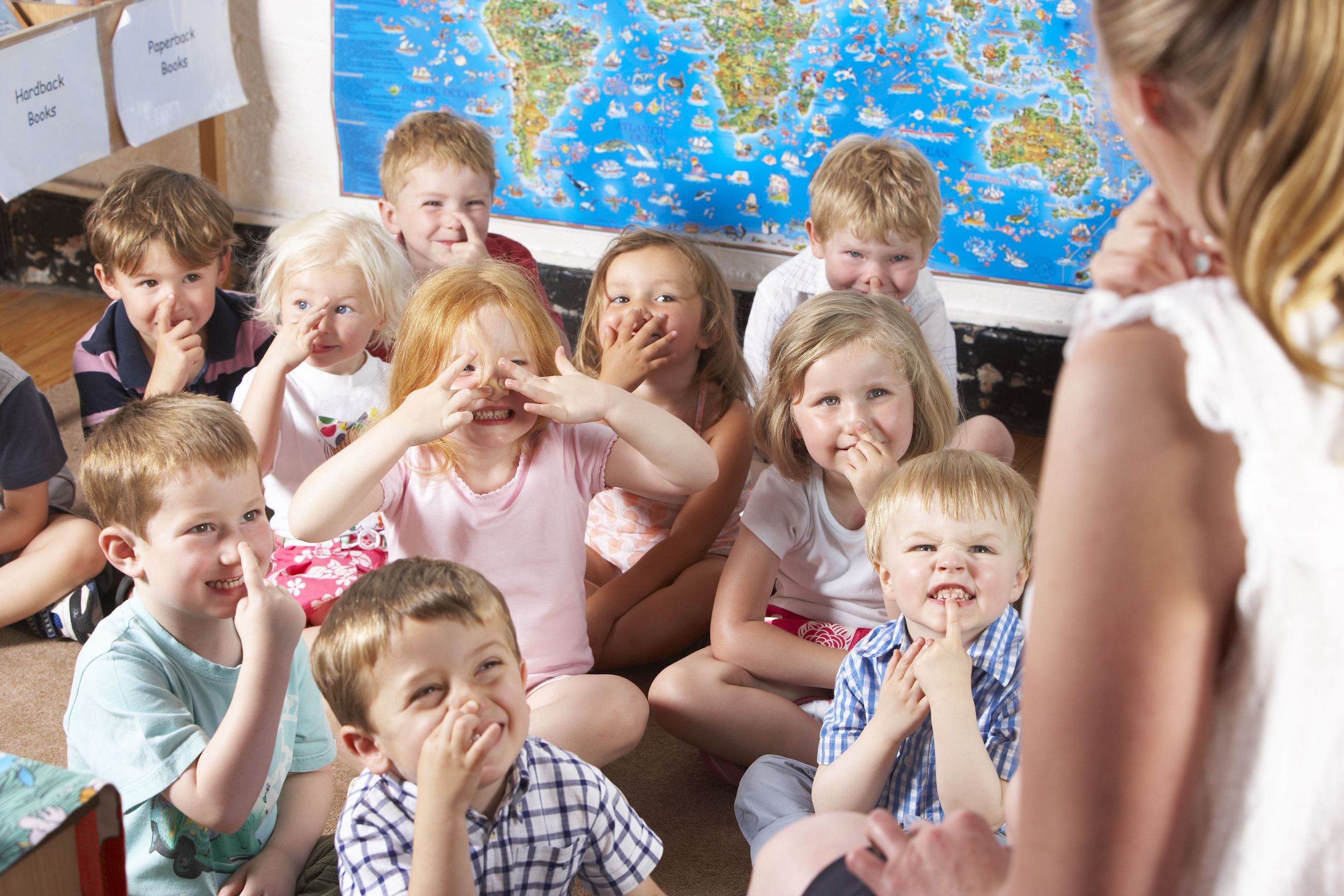 Grupo de niños escuela Montessori